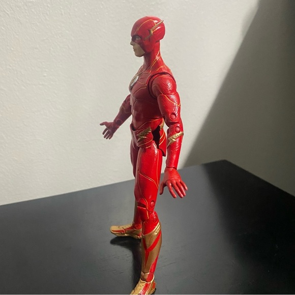 DC COMICS - The Flash Movie - Flash Action Figure McFarlane - Picture 6 of 12